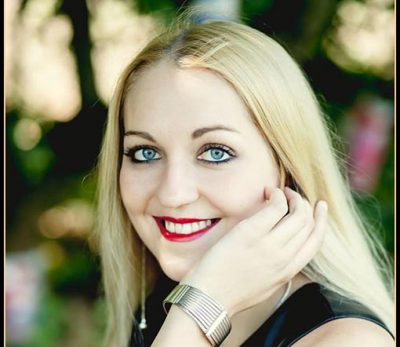 Inga Invis Adult online piano lesson with Inga in real-time video at home